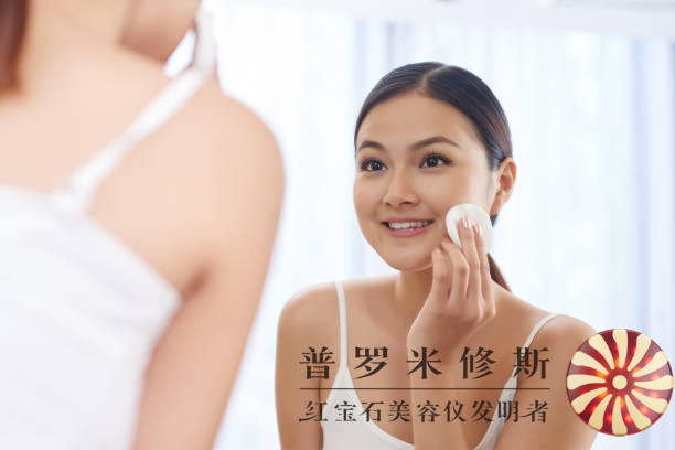 眼部射頻美容儀：輕松護理，讓你擁有緊致年輕眼周肌膚！
