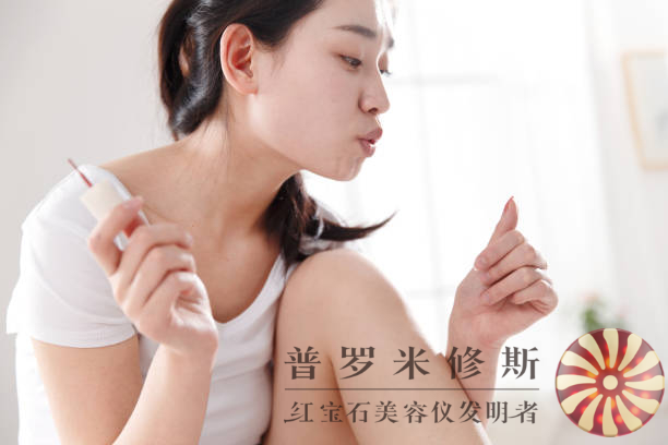 法令紋煩惱？這些美容儀讓你重拾緊致肌膚！