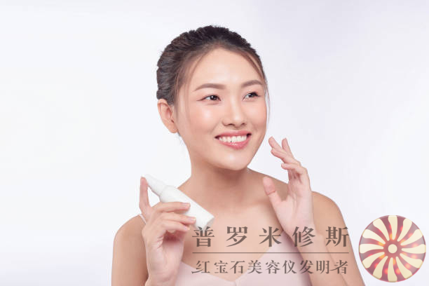 告別法令紋困擾！這些美容儀幫你重塑年輕容顏！