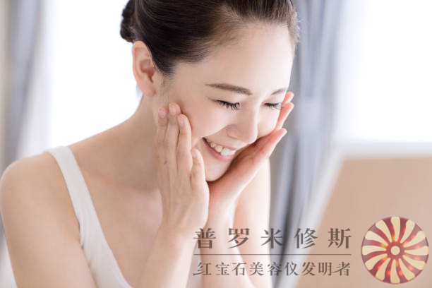 低價高效，皮膚緊致美容儀助你恢復緊致彈力肌膚！