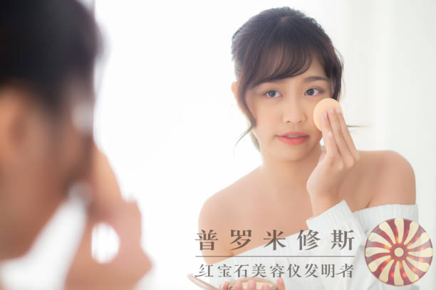 去法令紋美容儀大揭秘！科技助你抗衰老！