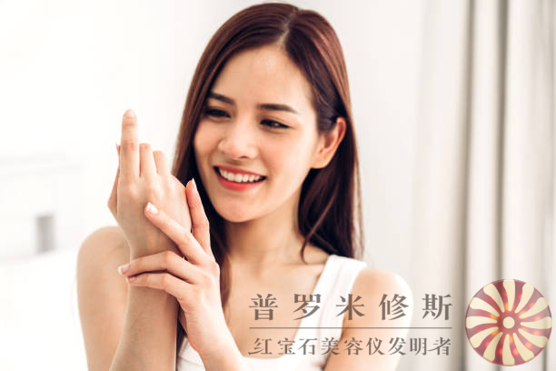 告別法令紋煩惱！這些美容儀幫你恢復光滑肌膚！