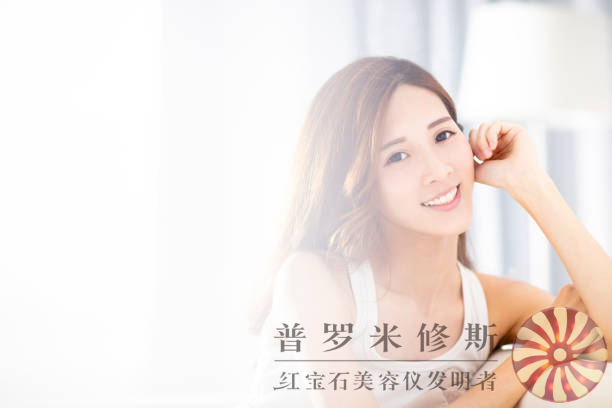 告別松弛肌膚困擾！這些緊致美容儀幫你重塑年輕輪廓！