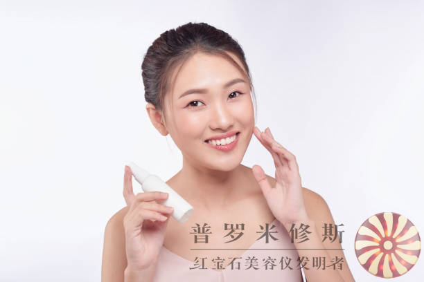 告別松弛肌膚！這些美容儀幫你恢復年輕提拉！