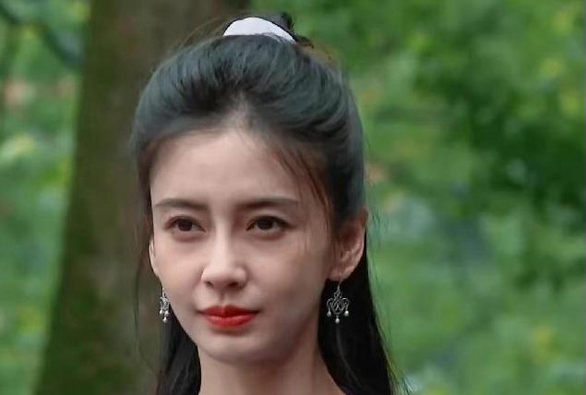 科普一下，是個人都有法令紋